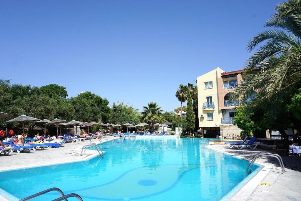 Alex'S Vacation Suite - 100M From The Beach - 6 Guests Paphos Eksteriør bilde